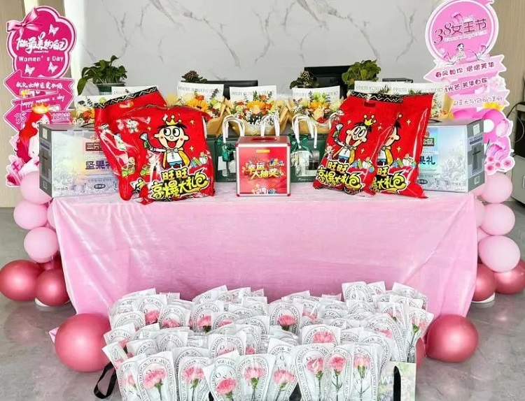 求精新材料祝各位女神笑靨如花，一生不減芳華！
